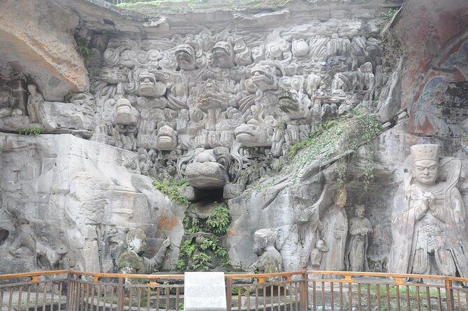 Dazu rock carving - The Value of the Tour