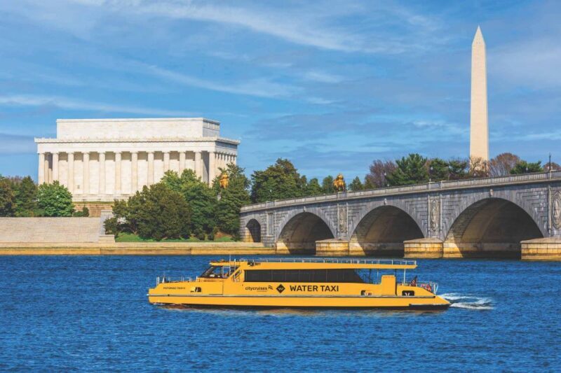 DC: Hop-on Hop-off, Arlington Walking Tour, and Night Tour - The Experience in Detail