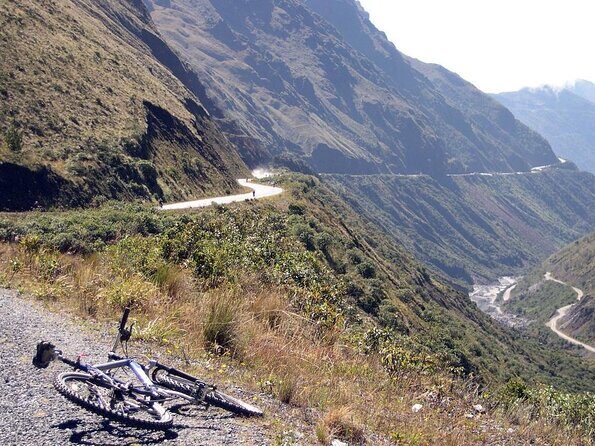 Death Road, Bolivia: Mountain Bike Tour on the World's Most Dangerous Road - Key Points