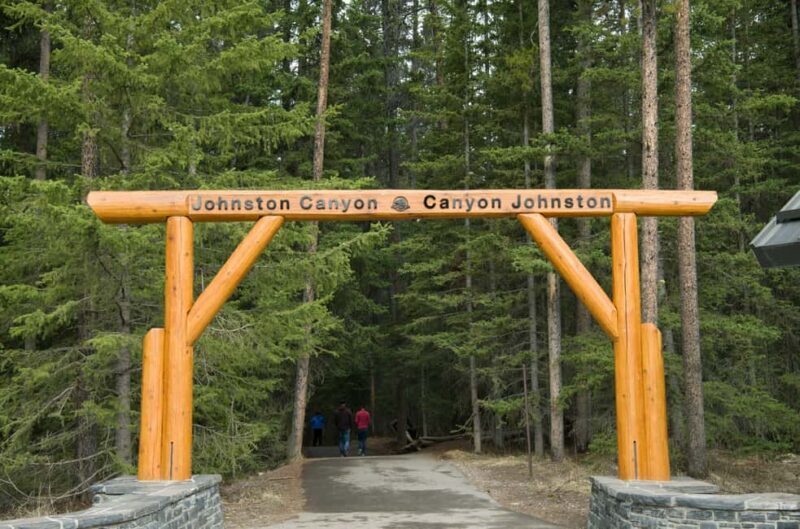 Deep Day Tour to Peyto, Moraine, Louise Lakes, J. Canyon... - FAQ