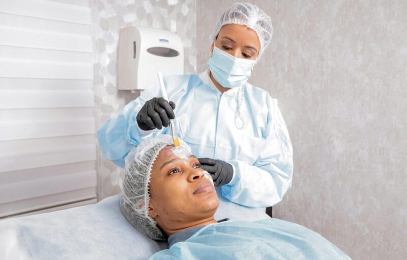 Deep facial cleansing. - In-Depth Look at the Deep Facial Cleansing Experience in Galicia
