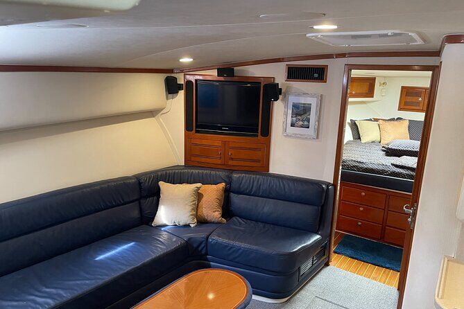 Deep Sea Fishing Charter in Waikiki, Hawaii - Experience the Ultimate Deep-Sea Fishing Adventure in Waikiki