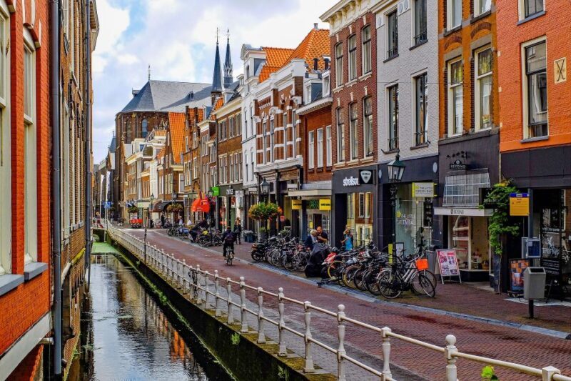 Delft: Guided Walking Tour - A Closer Look at the Delft Guided Walking Tour