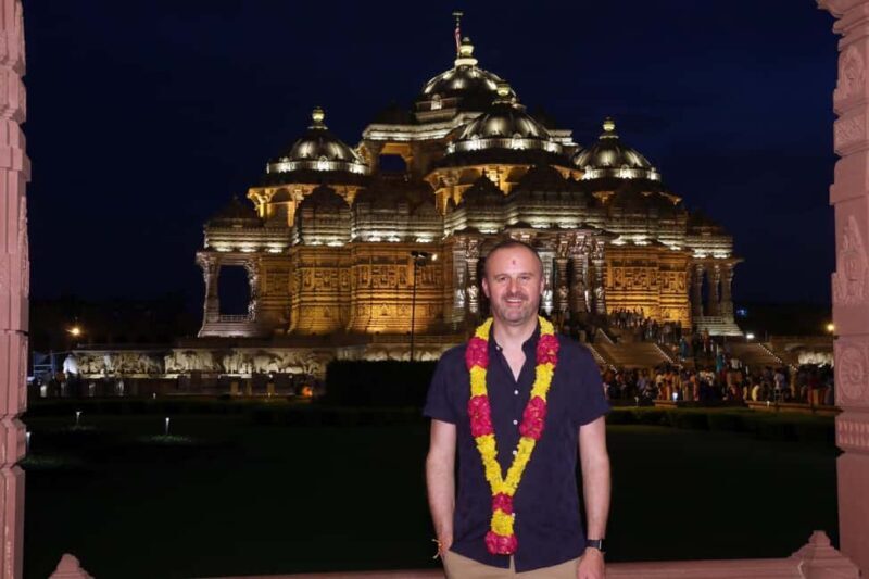 Delhi: Akshardham Temple Guided Tour with Light & Water Show - Key Points