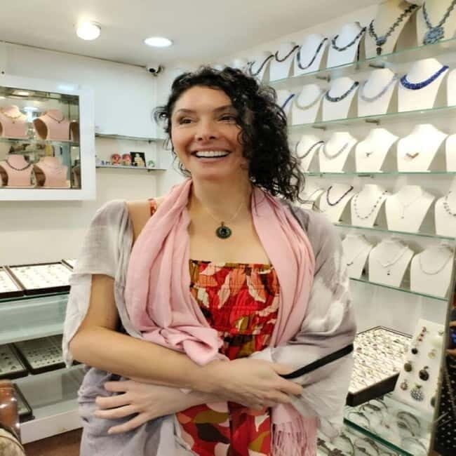 Delhi: Authentic Shoppers Trail Day Tour with Lunch - Exploring Delhi’s Authentic Shopping Scene: A Guide to the Shoppers Trail Day Tour