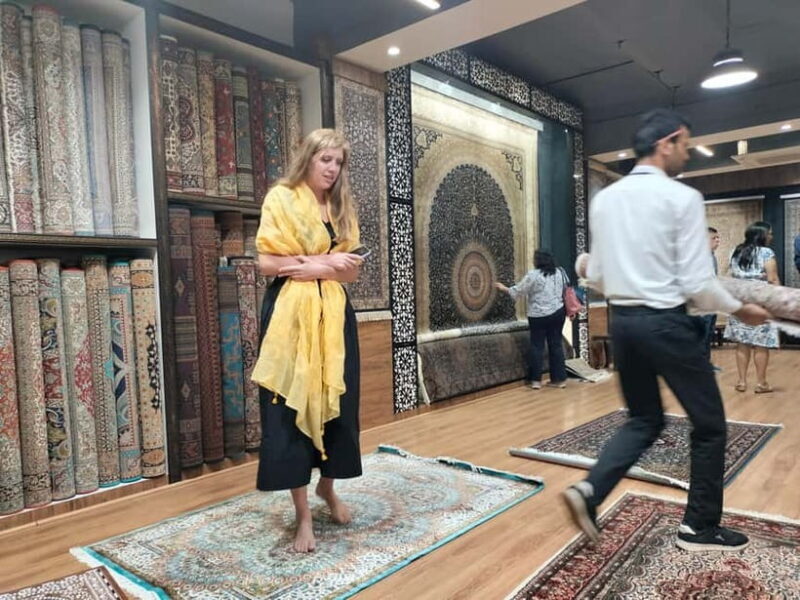 Delhi: Authentic Shoppers Trail Day Tour with Lunch - What Travelers Say About This Tour