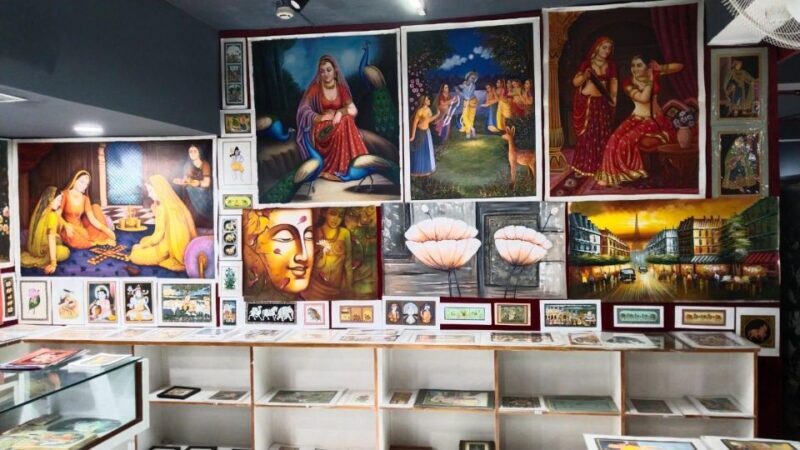 Delhi Exclusive Guided Shopping Tour in AC car and transfers - Key Points