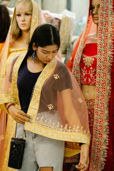 Delhi: Guided Shopping Tour Experience with Female Expert - Key Points