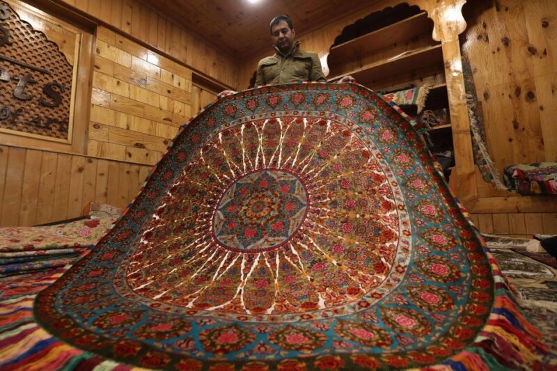 Delhi: Half Day Private Shopping Tour with Guide By Car - A Closer Look at the Delhi Shopping Tour