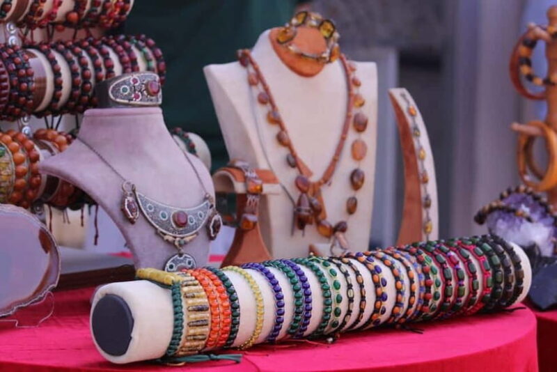 Delhi: Half-Day Shopping Tour Guide and Hotel Transfers - Who Is This Tour Best For?