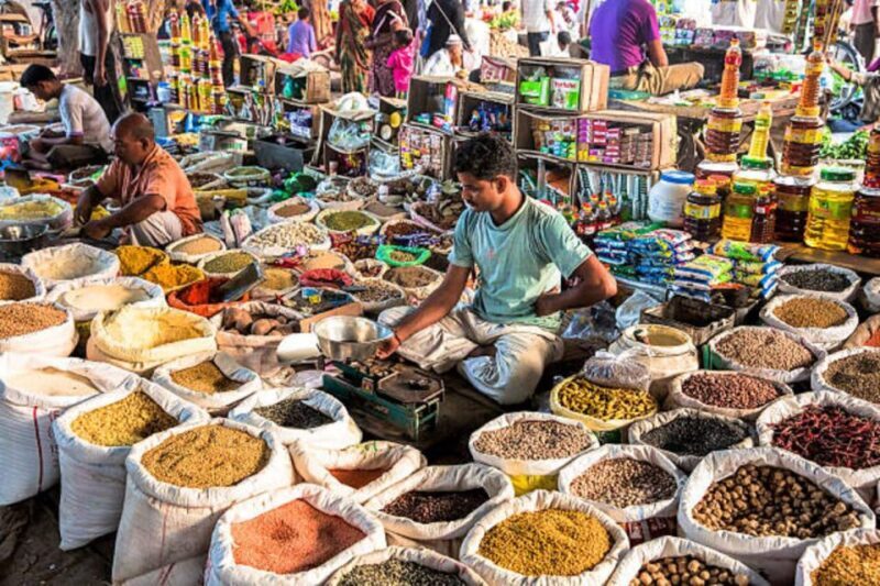 Delhi: Half day Shopping tour with guide by car. - FAQs