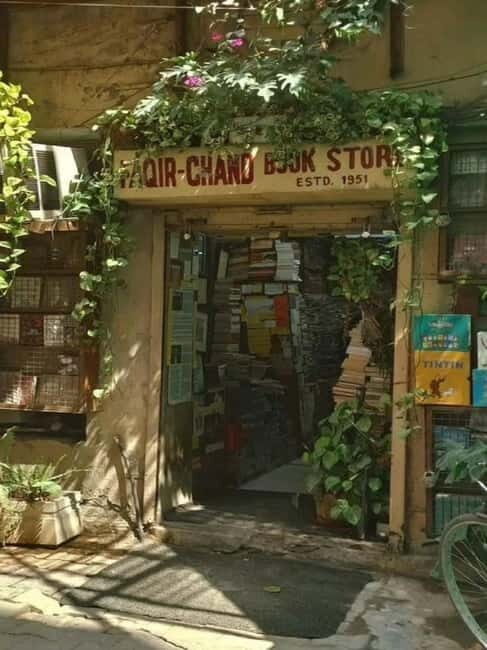 Delhi: Lodhi Street Art Tour with Khan Market & Food Tasting - Exploring Delhi’s Modern Artistic Spirit