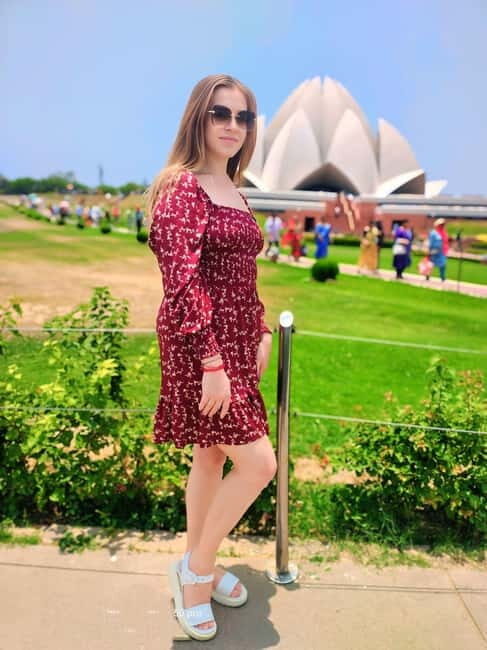 Delhi: Old and New Delhi Private City Tour by Car - Exploring New Delhi: Politics, Monuments, and Serenity