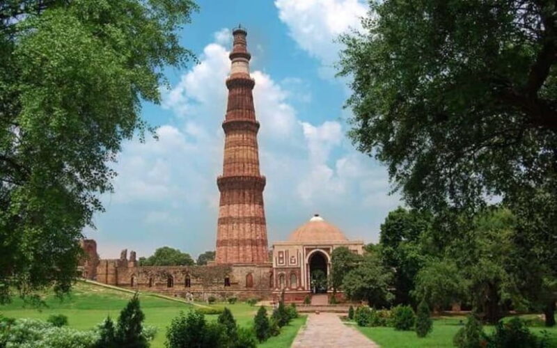 Delhi: Old and New Delhi Private City Tour by Car - The Experience of Transportation and Guides