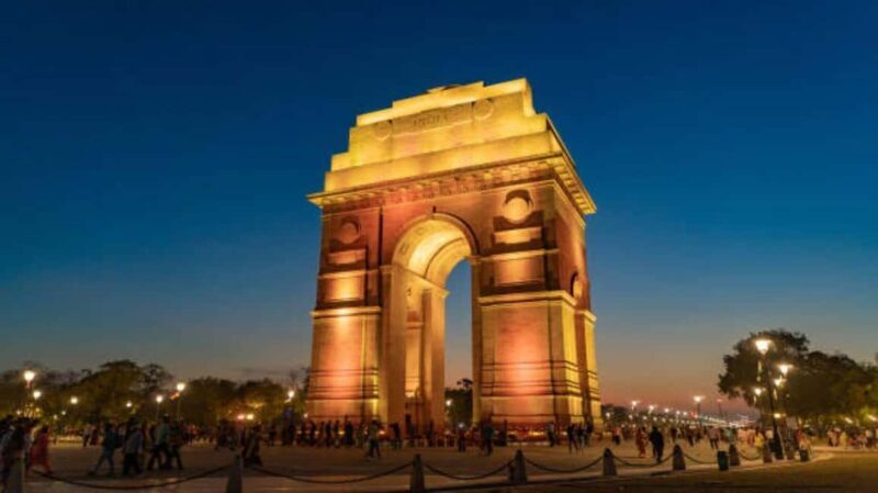 Delhi One-Day Sightseeing Tour: Forts, Temples & Bazaars - Exploring Delhi in Detail: What to Expect