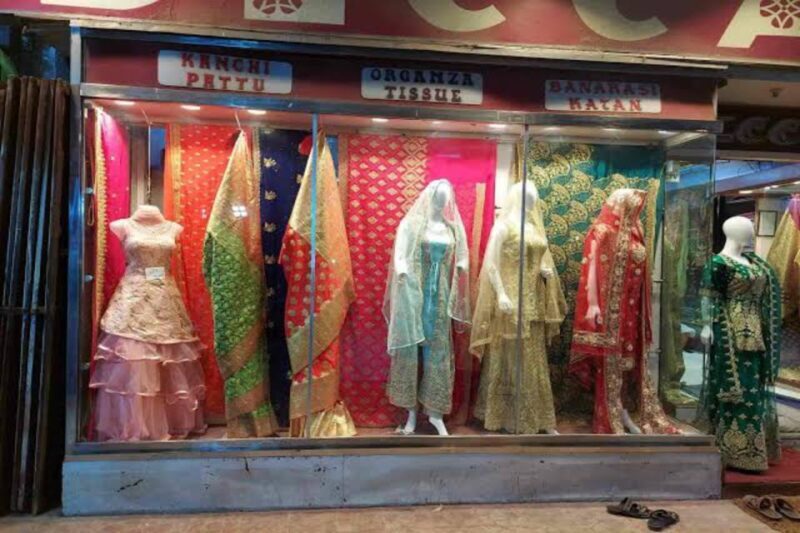 Delhi: Private Guided Shopping Tour in A/C car with transfer - A detailed look at what this Delhi shopping tour offers