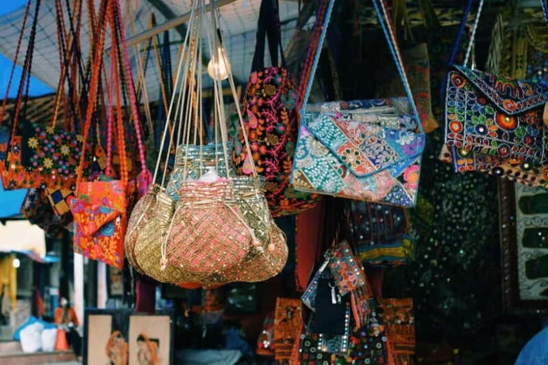 Delhi: Private Half-Day Guided Shopping Tour with Transfer - In-Depth Review: What Makes This Tour Stand Out