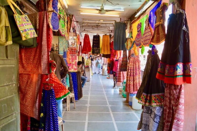 Delhi: Private Local Shopping Tour with Guide & Pickup - A Deep Dive into Delhis Market Scene