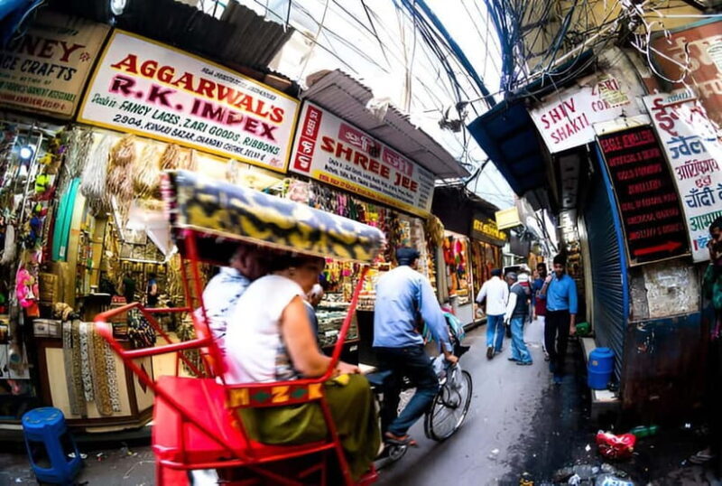 Delhi: Private Shopping Tour with a Local Guide and Transfer - Key Points