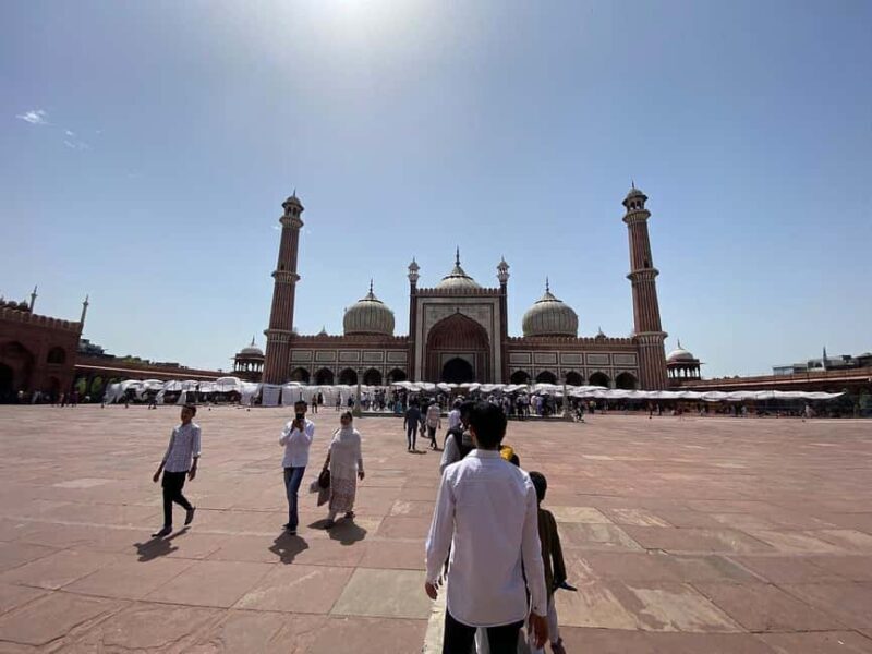 Delhi: Spiritual Tour with India Gate and Water Show - Exploring Delhi’s Landmarks and Spiritual Heart