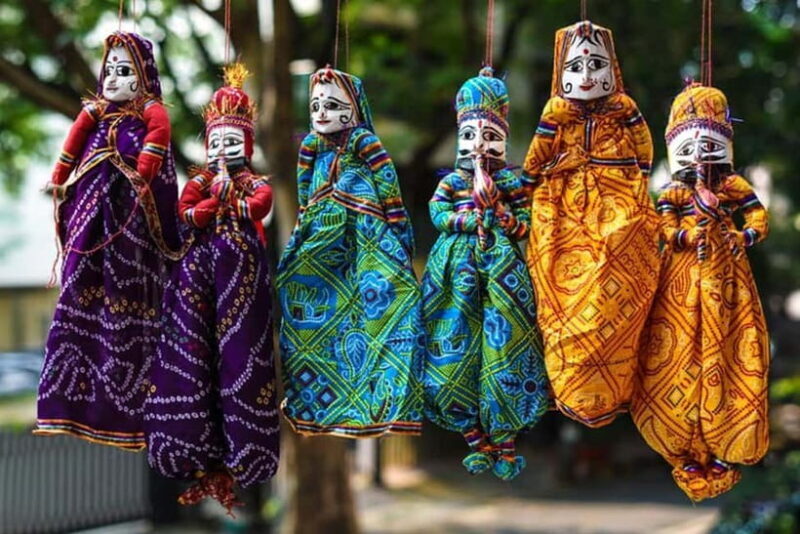 Delhi -State Emporiums Experience the vibrant Tapestry - Key Points