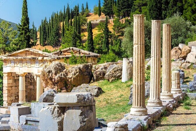 Delphi: Self-guided Audiovisual Tour with 3D Representations - Who Will Love This Tour?