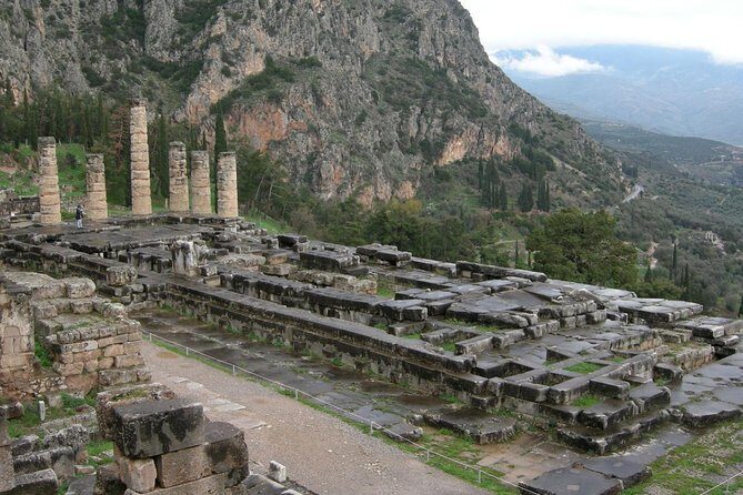 Delphi with Professional English guide and transportation - Key Points