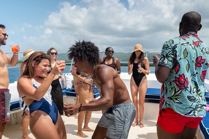 Deluxe 2-Hour Private Charter in Montego Bay with Open Bar - A Private Escape on the Water in Montego Bay