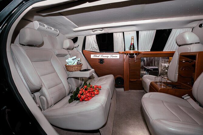 Deluxe GMC Limousine from CUN Airport to Cancun Hotel Zone - A Detailed Look at the Experience