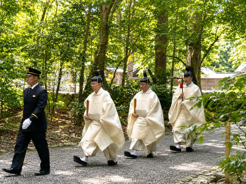 Departing from Nagoya - Ise Grand Shrine (Geku & Naiku) & Meoto Iwa One-Day Tour - Stroll through Edo-style old streets - What a guide adds to the day