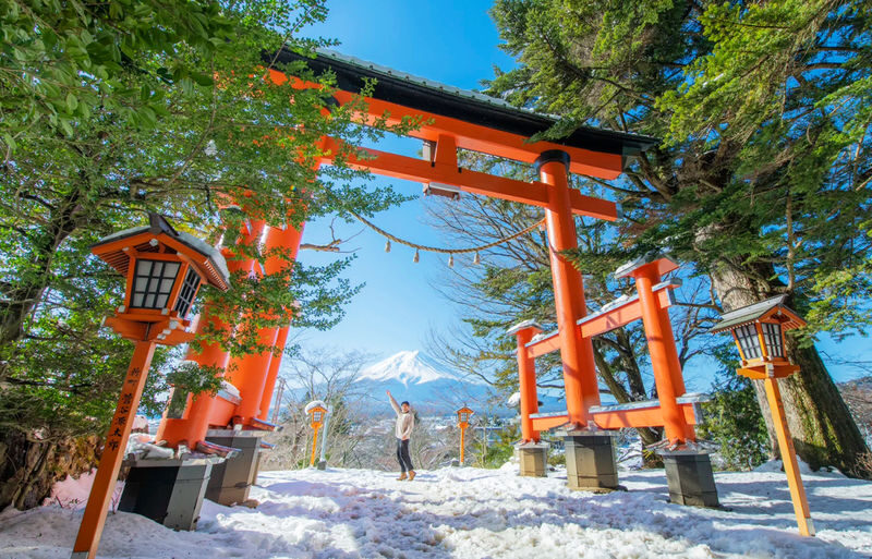 Departing from Tokyo - Mount Fuji Five Major Attractions Small Group Day Tour - Making the most of Chureito Pagoda