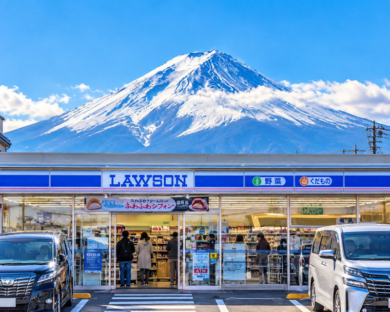 Departing from Tokyo: Shirakawa-go and Mount Fuji Scenic 2-Day Tour (Winter Illumination Optional) - The climb to Chureito Pagoda