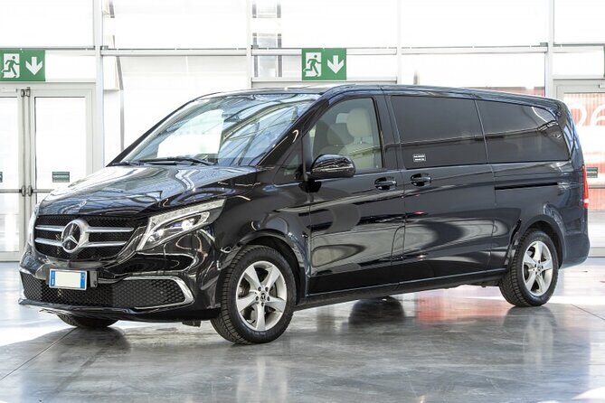 Departure by MiniVan from Rome City to Rome Fiumicino airport FCO - Experience a Seamless Departure: Private Van Transfer from Rome to Fiumicino Airport