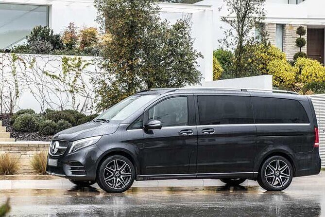 Departure from Amsterdam City to Amsterdam Airport AMS by Minivan - Key Points