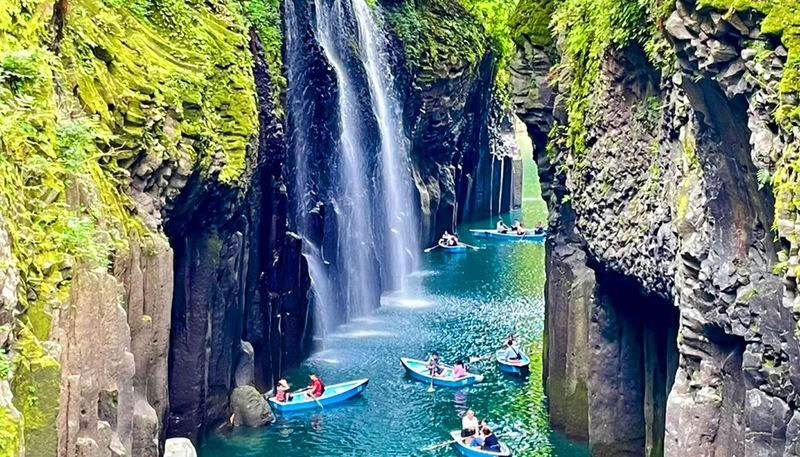 Departure from Kumamoto, Kyushu: Takachiho Gorge & Mount Aso Daikanbo & Kurokawa Onsen Day Tour - Daikanbo puts the Aso Basin in view