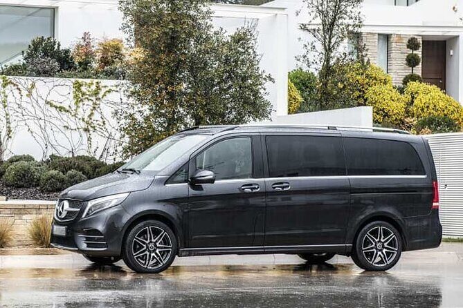 Departure from Lisbon City to Lisbon Airport LIS by Luxury Van - Comfortable, Private Departure from Lisbon to the Airport