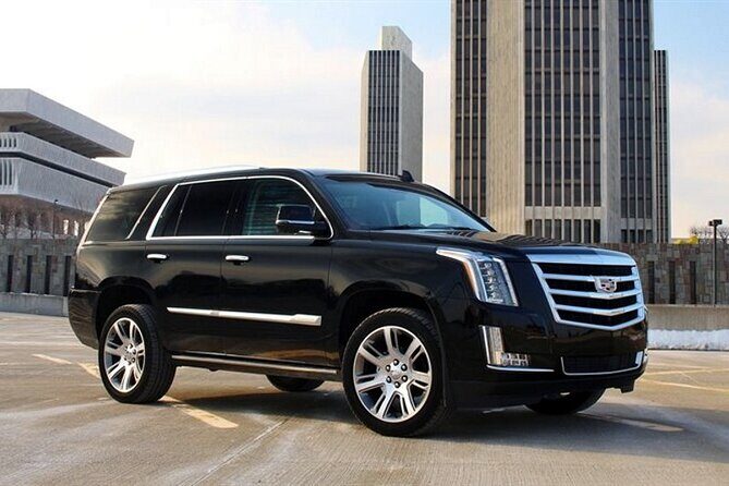 Departure Private Transfer: Detroit to Detroit Airport DTW in Luxury SUV - What You Get with This Service