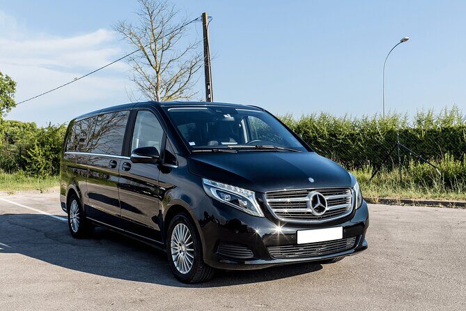 Departure Private Transfer from Prague City to Prague Airport PRG in Car/Van - Key Points