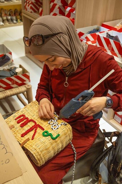 Design and Craft a Raffia Bag in Valencia - Frequently Asked Questions