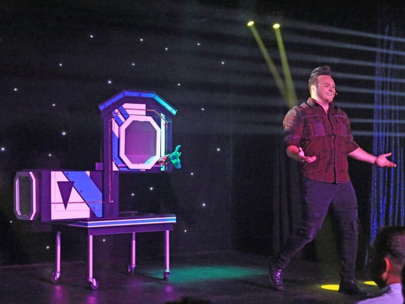 Destin: The Maximum Magic Show Ticket - An In-Depth Look at the Destin Magic Experience