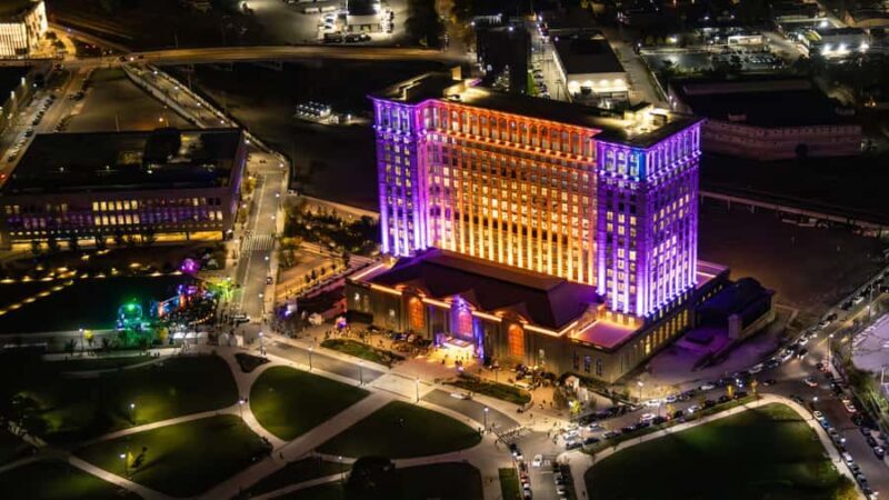 Detroit: Helicopter Rides Over City Landmarks - Who Should Consider This Tour?