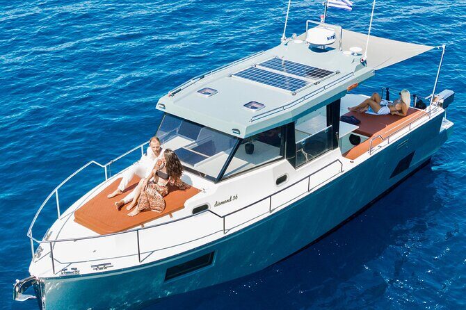 Diamond 36 Private Motor Yacht Caldera Cruise - Key Points
