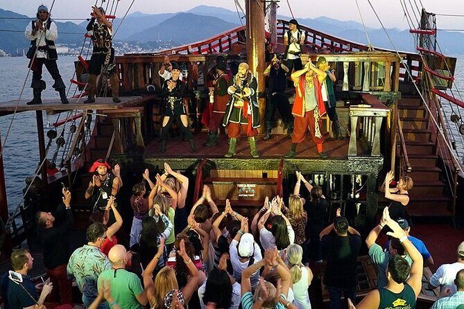 Dinner and show pirate night Hook in Cancun - Experience a Pirate Night Adventure in Cancun