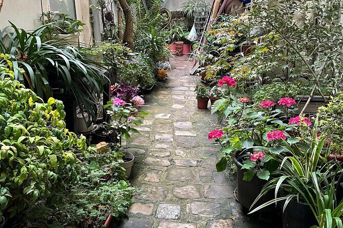 Dinner in a Bohemian Artist Apartment in Central Paris - FAQ