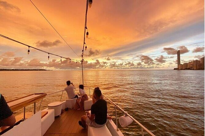 Dinner in the Bay of Cartagena on a Luxury Yacht Sibarita Master - A Luxurious Evening on Cartagena’s Waters: Dinner in the Bay of Cartagena on a Luxury Yacht Sibarita Master