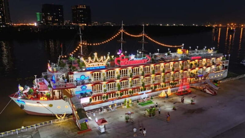 Dinner on Cruise with Buffet/Set menu with live music - The Sum Up