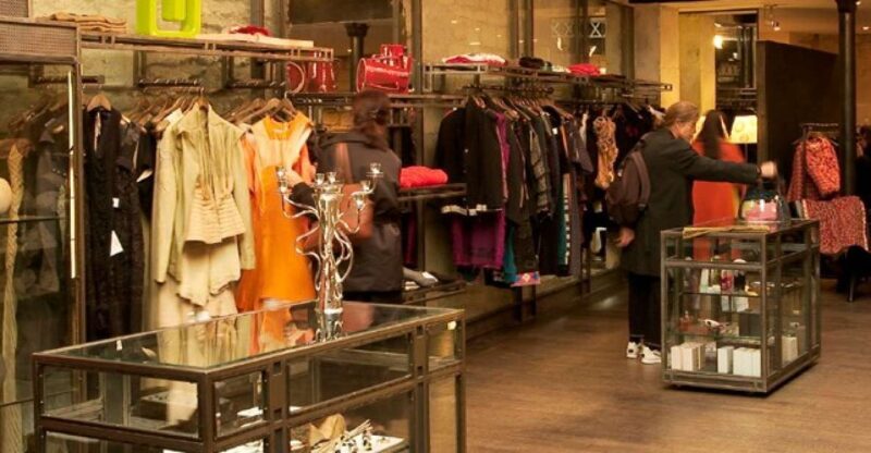 Discount Couture: ultimate Paris Shopping 2h30 walking tour - Key Points