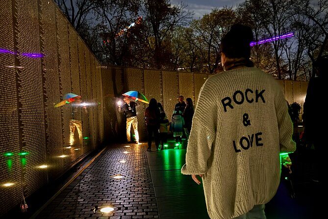 Discounted DC Night Tour With Magic LED- Snacks, LED Bracelets - Key Points