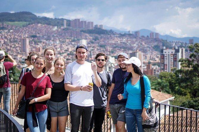 Discover a secret place with locals (Comuna 8) - Key Points