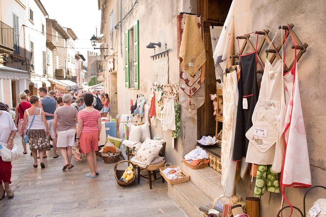 Discover Alcudia old town on a private walking tour - Visit to the Alcudia Market